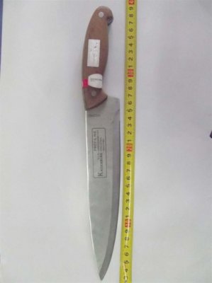 Incredibil: ameninţa trecătorii cu un cuţit, în staţia liniei 5